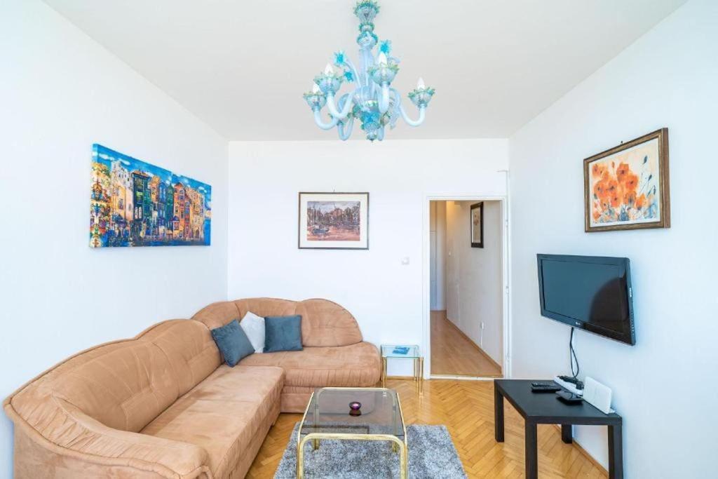 Lero Sea View Apartman *